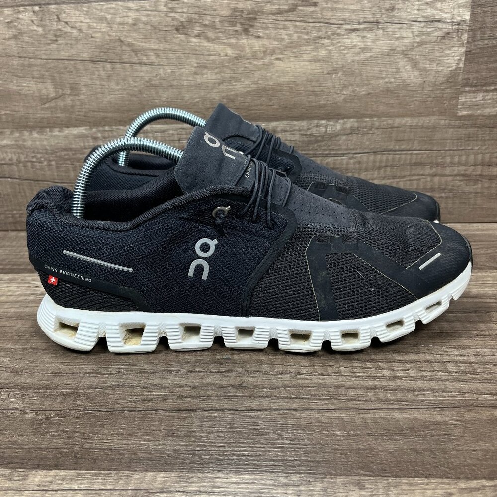 OnCloud 5 Black Mens US Size 9.5 Shoes